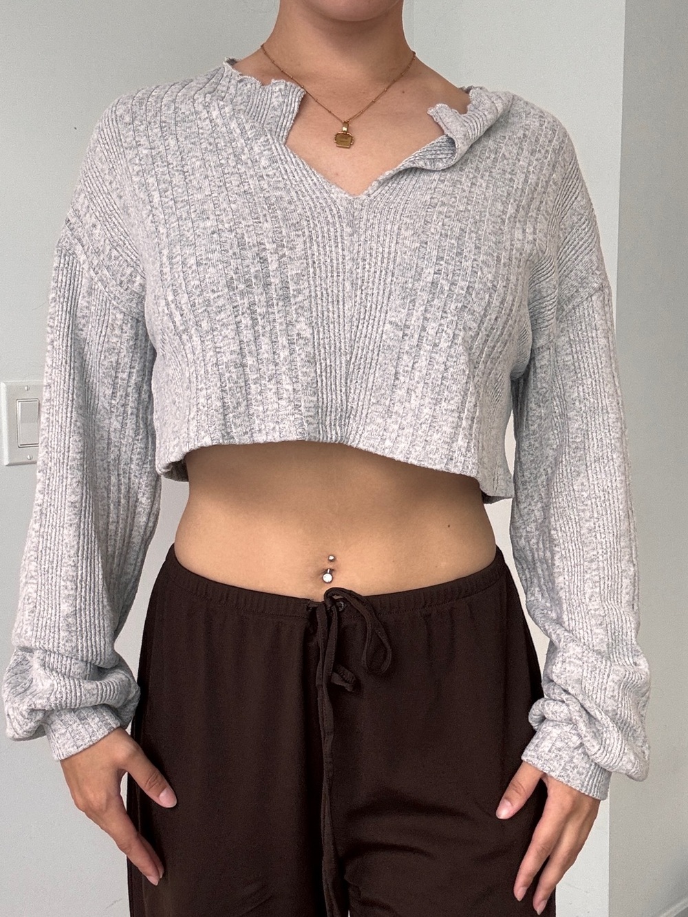 SHEIN Light Gray Ribbed Cropped V-Notch Sweater Top